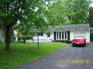 1311 Chestnut Ln, Temperance, MI 48182