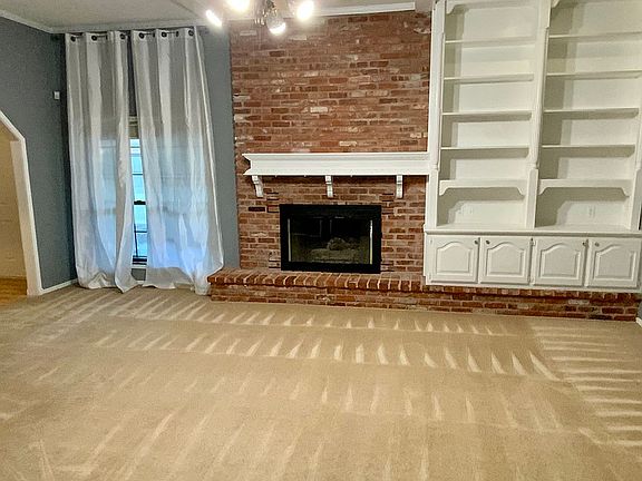 2nd image of 2617 Lakeridge Cir
