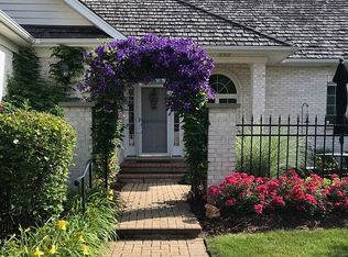 14 Penny Ln, Sugar Grove, IL 60554