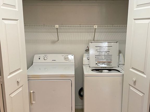 4th image of 226 Riverbend Dr #204-1