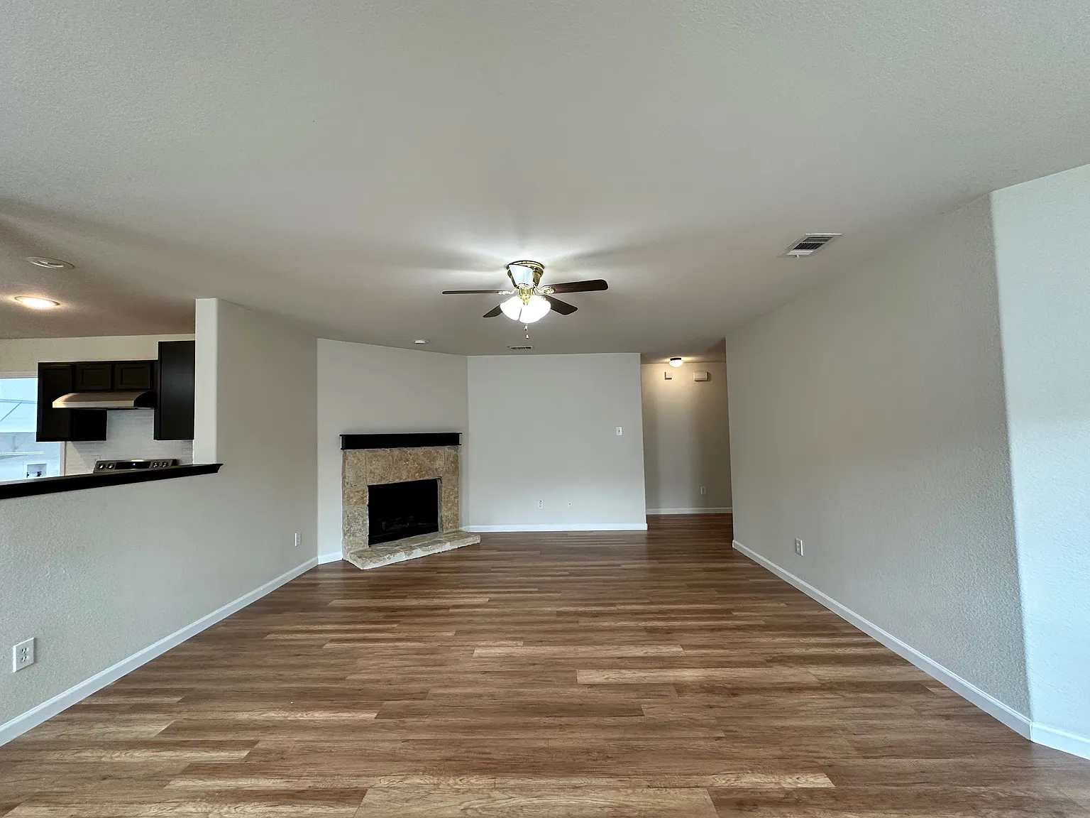 3 bed, 1524 sqft, $1,900 — Photo 4