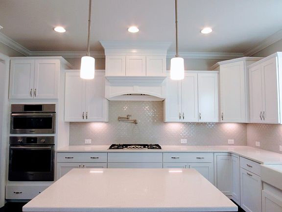 3416 South Pointe Drive Estate kitchen