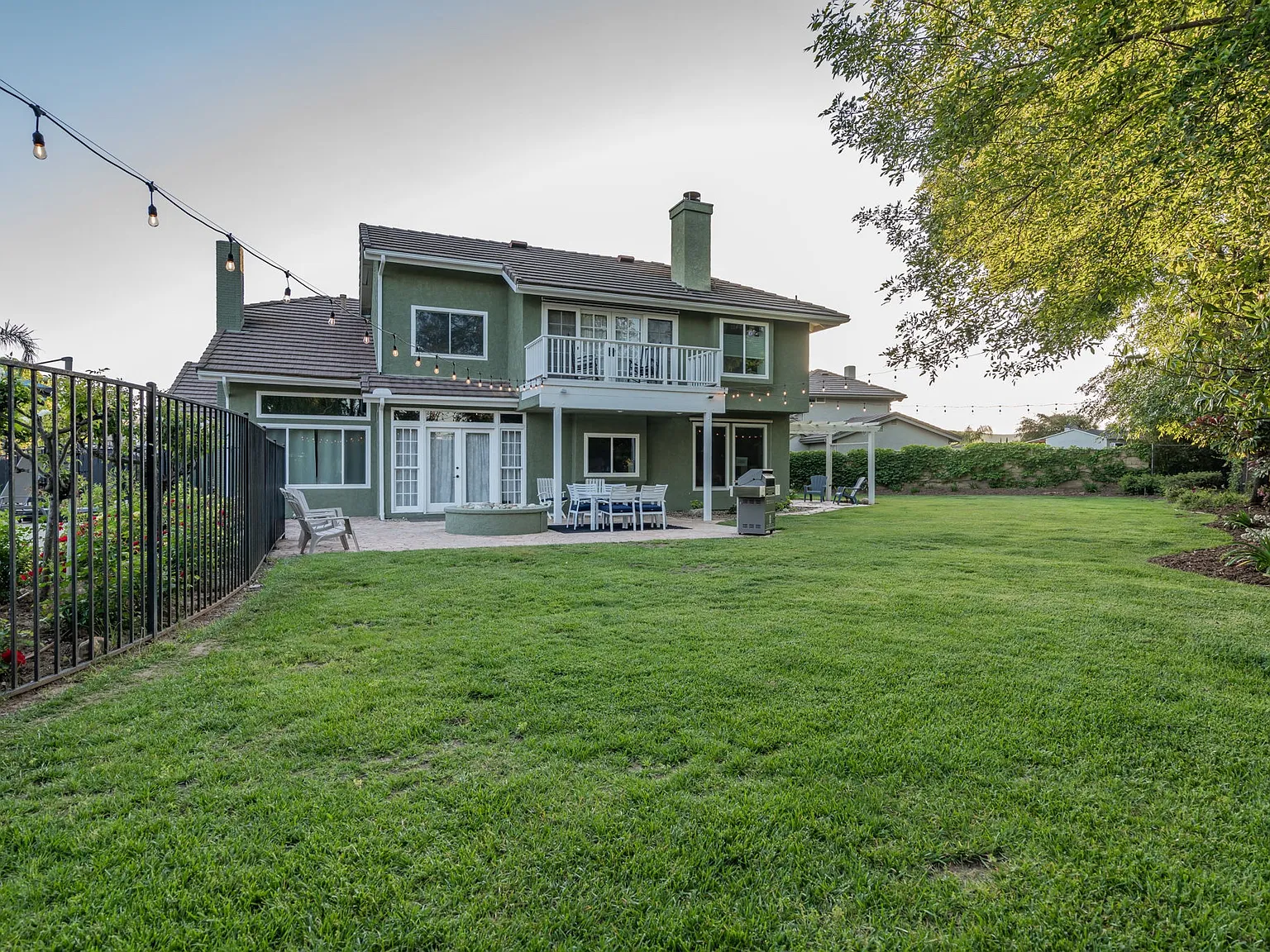 5 bed, 2800 sqft, $8,900 — Photo 3