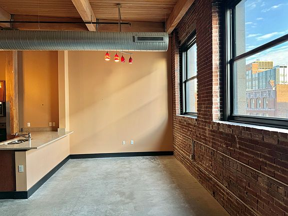 4th image of 1123 Washington Ave #710