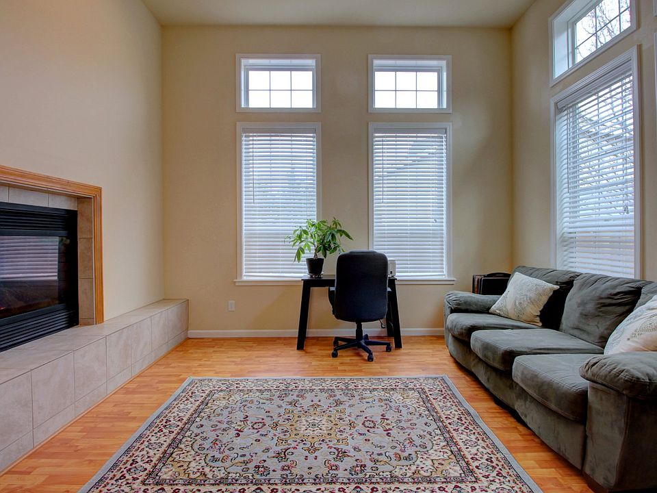 1st image of 51 Greenmoor Dr
