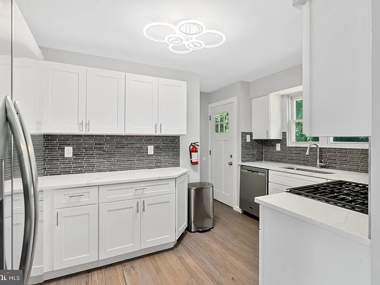 501 Bloomfield Dr — Photo 12
