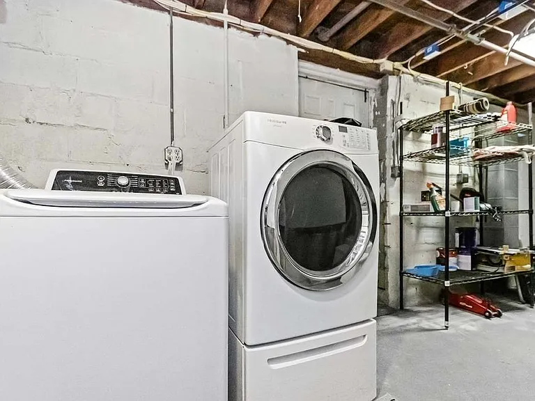 33 Court St — Photo 12