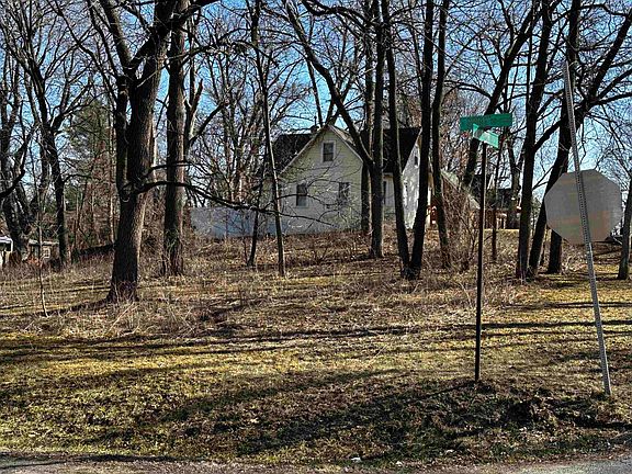 4th image of 1613 E Road Four St