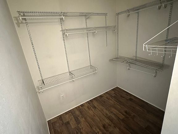 4th image of 812 N Amelia Ave
