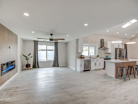 4th image of 4819 W DAHLIA Drive