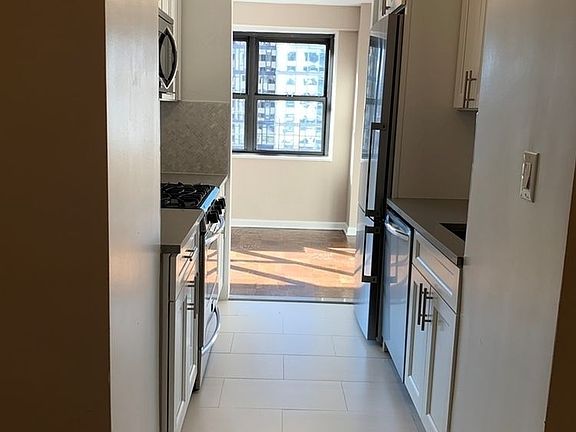 3rd image of 305 E 86th St APT 10HW