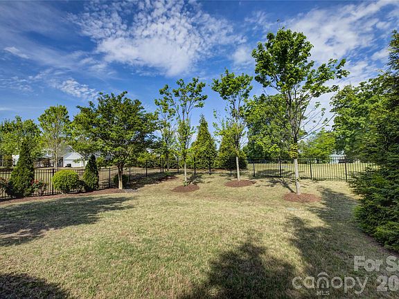 4th image of 295 Helton Ln
