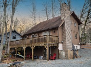 2 Roamingwood Rd, Lake Ariel, PA 18436