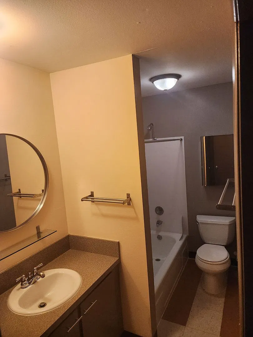 Bridgecrest Apartments — Photo 4