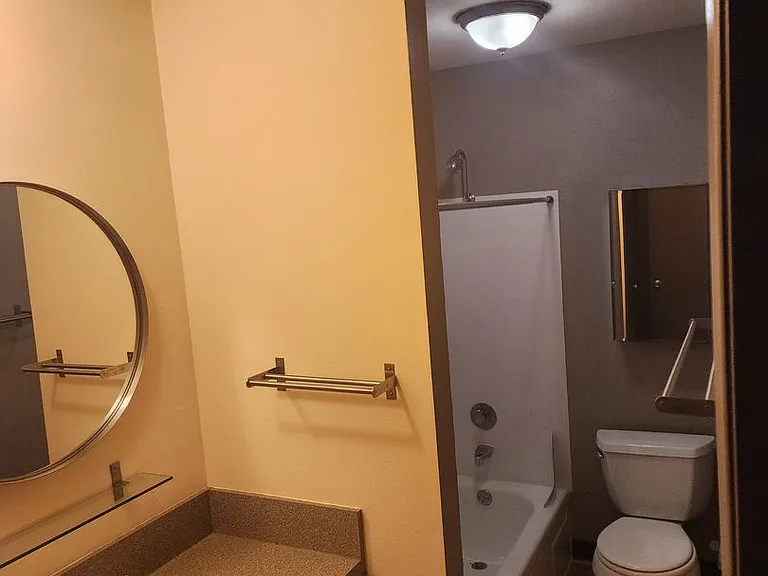 Bridgecrest Apartments — Photo 4