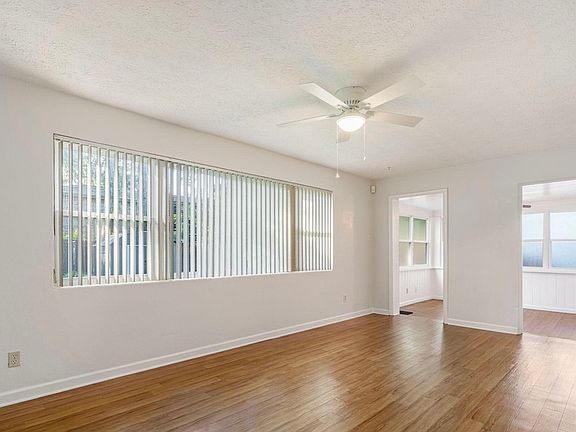 4th image of 2616 Kershaw Dr W