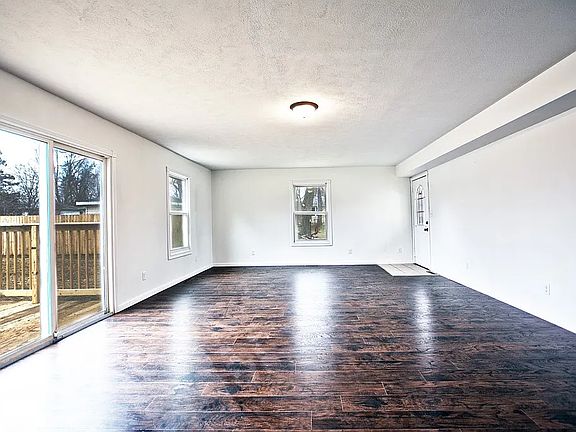 5th image of 24689 Minuteman Dr