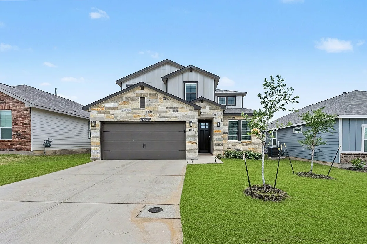 5 bed, 2770 sqft, $2,400 — Photo 1
