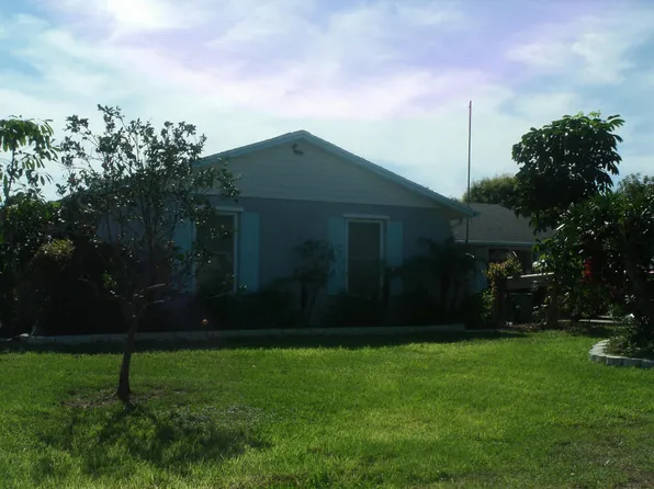 8742 SE Sandcastle Cir, Hobe Sound, FL 33455