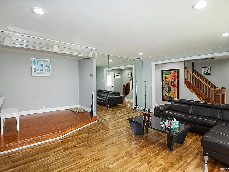 11 Otsego Ave — Photo 5