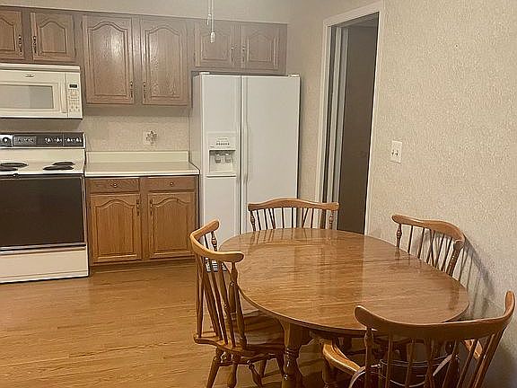 5th image of 111 Joan Ct