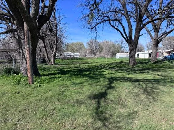 110 4th St, Hastings, OK 73548