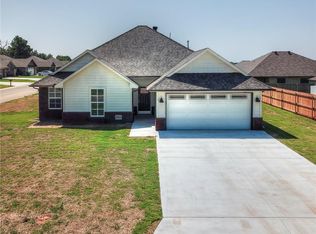 1905 Oak Tree Ct, Shawnee, OK 74804