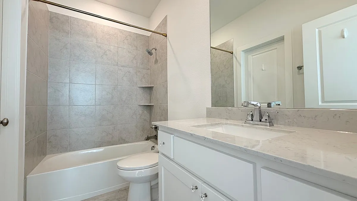 5 bed, 5.5 bath, 4230 sqft, $6,299 — Photo 4