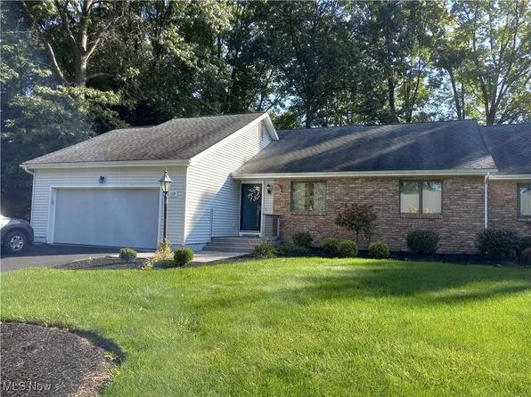 109 Turquoise Dr, Cortland, OH 44410