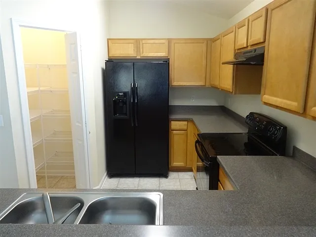 3 bed, 2.0 bath, 1466 sqft, $1,815 — Photo 2