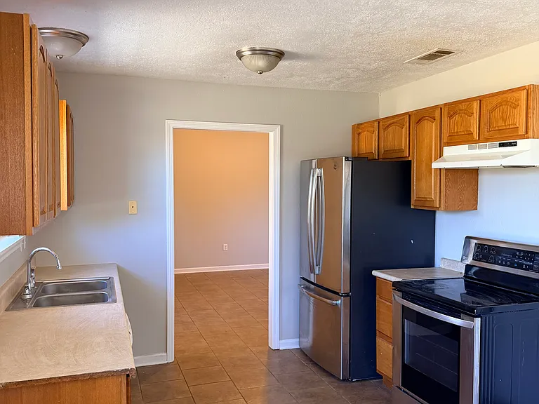 2205 Mustang St — Photo 4