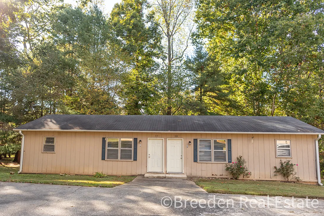 077-01: Gamecroft Duplexes - 2B — Photo 2