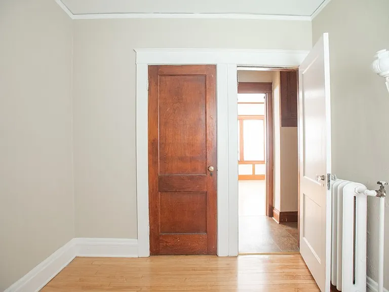 Freshly Renovated 2BR Apartments Near UWM Heat Included — Photo 39