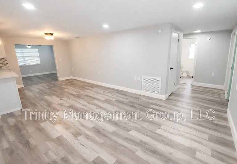 5808 Consuello Dr — Photo 13