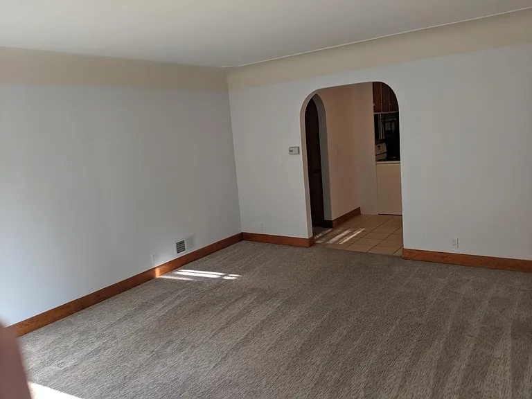 251 Plymouth Ave NE — Photo 2