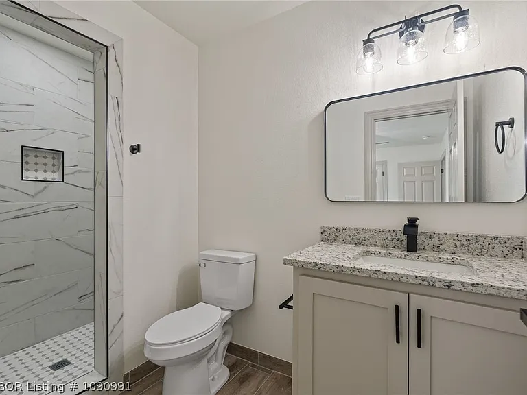 10415 A & B Preston Ct — Photo 33