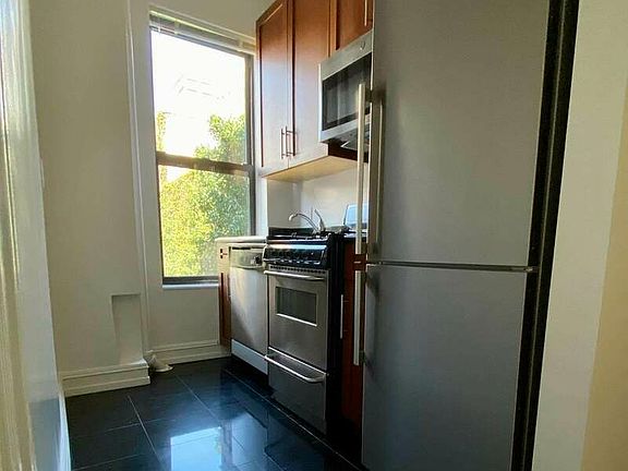 3rd image of 310 E 19th St APT 19
