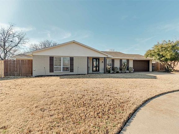 2nd image of 4711 NE Macarthur Cir