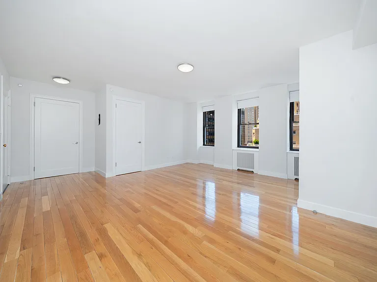 400 E 57th St #19D — Photo 2