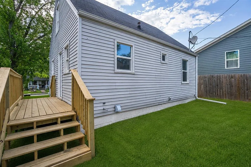 2 bed, 775 sqft, $1,300 — Photo 2
