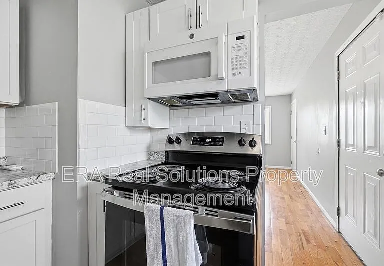 977 13th Ave — Photo 12
