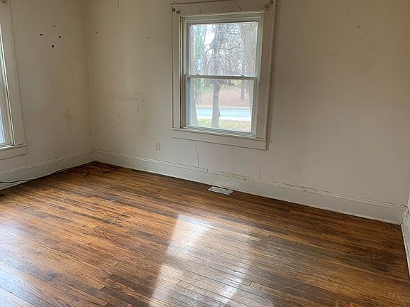 3rd image of 438 Cedar St