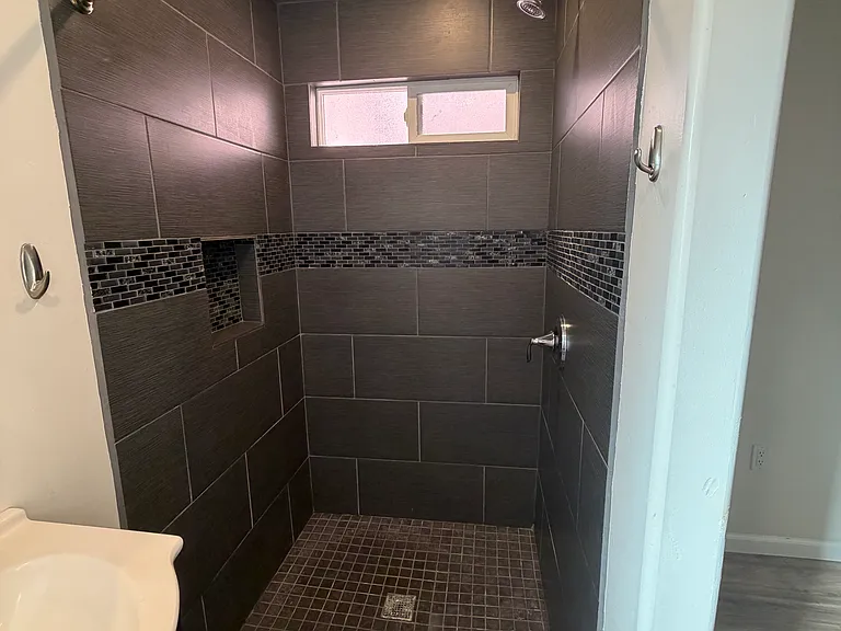 6802 Radio Dr — Photo 10
