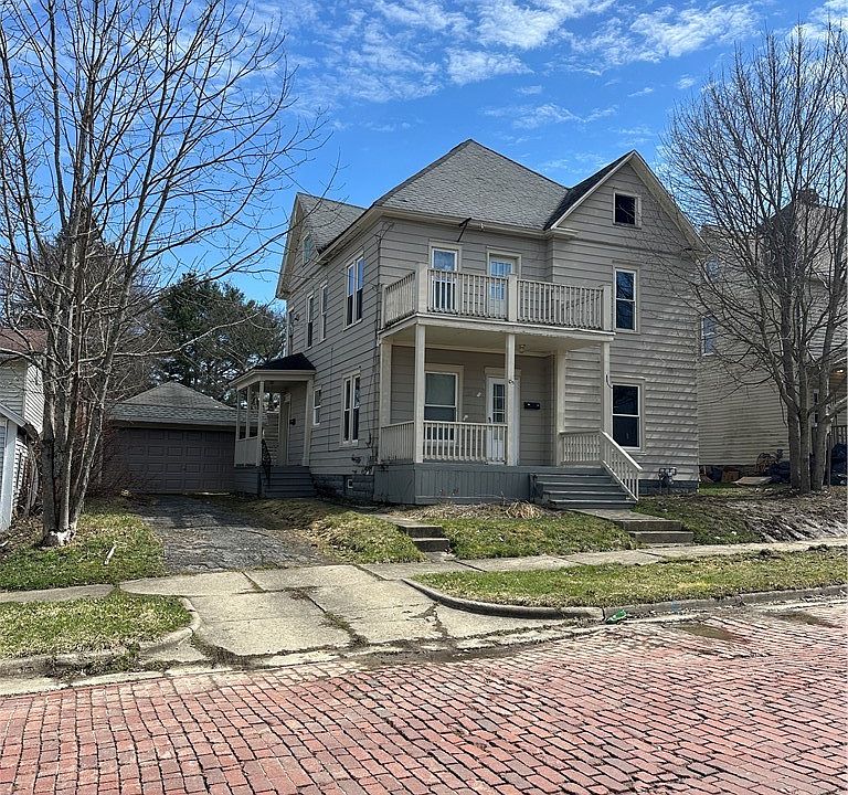 1st image of 105 Charles St