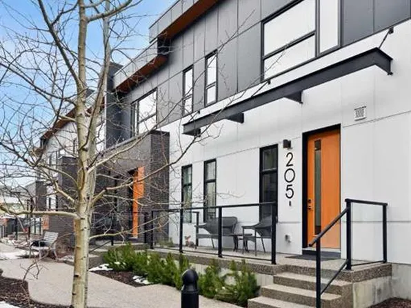 830 W 78th St SW #205, Calgary, AB T3H 6B2