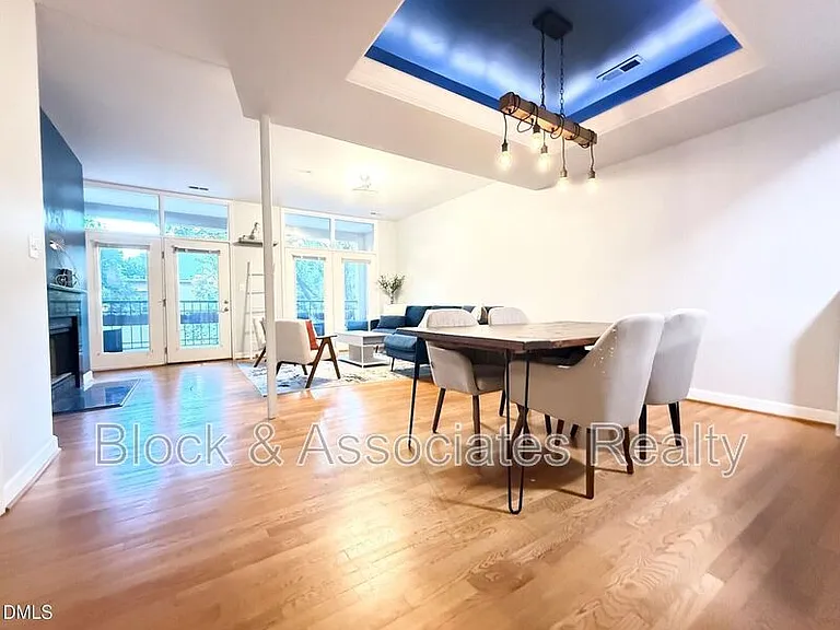 210 E Davie St — Photo 8