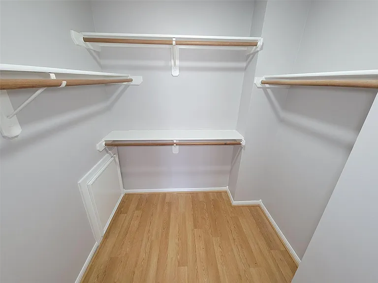 9410 Barretts Glen Ct — Photo 37