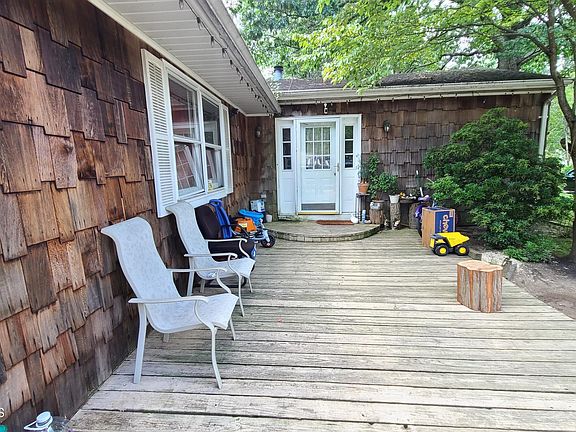 4th image of 1403 Stark Street