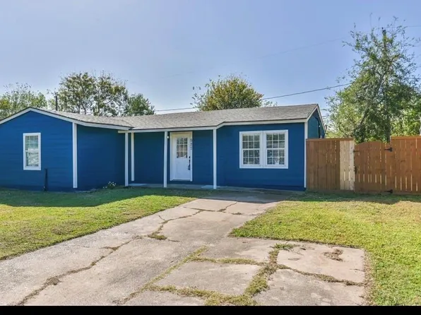 927 W 10th St, Freeport, TX 77541