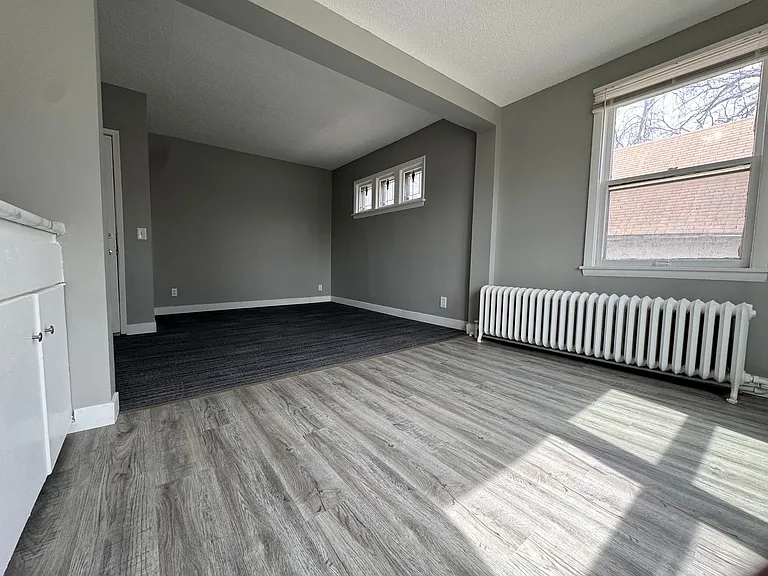 1727 Reaney Ave — Photo 2